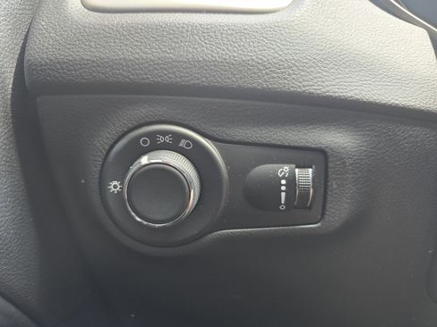 Used 2018 Jeep Compass Sport image 15