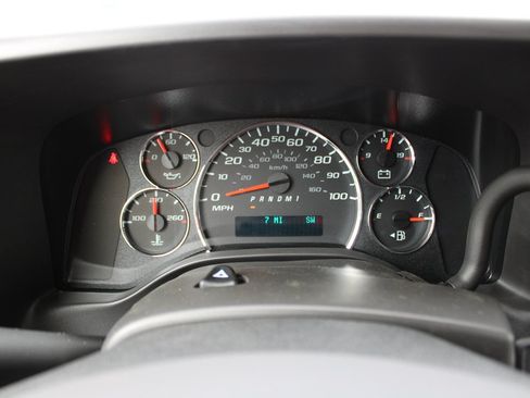 Used 2025 Chevrolet Express 3500 Extended w/ Driver Convenience Package RWD image 28