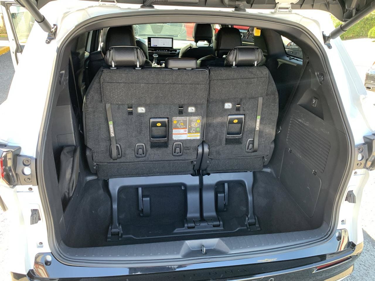 Used 2025 Toyota Sienna Platinum AWD/4WD image 7