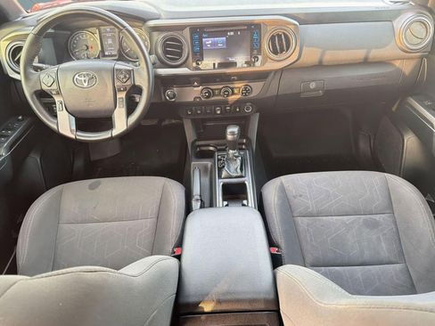 Used 2018 Toyota Tacoma TRD Sport w/ Technology Package image 13