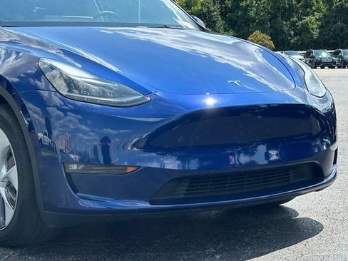 Used 2023 Tesla Model Y Long Range AWD/4WD image 2