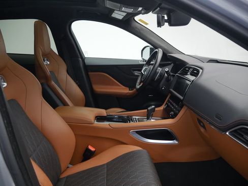 Used 2019 Jaguar F-PACE SVR image 31