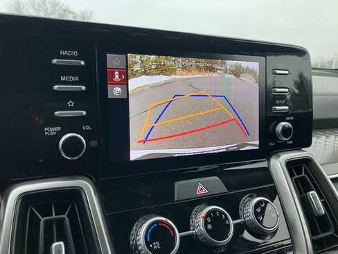 Used 2023 Kia Sorento LX image 3