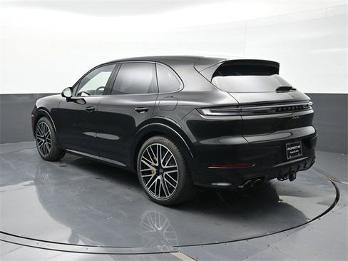 New 2026 Porsche Cayenne Turbo image 3