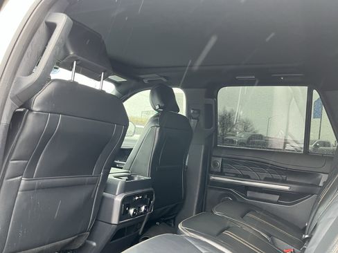 Used 2022 Ford Expedition Platinum image 12