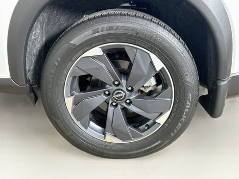 Used 2024 Nissan Rogue SV FWD image 11