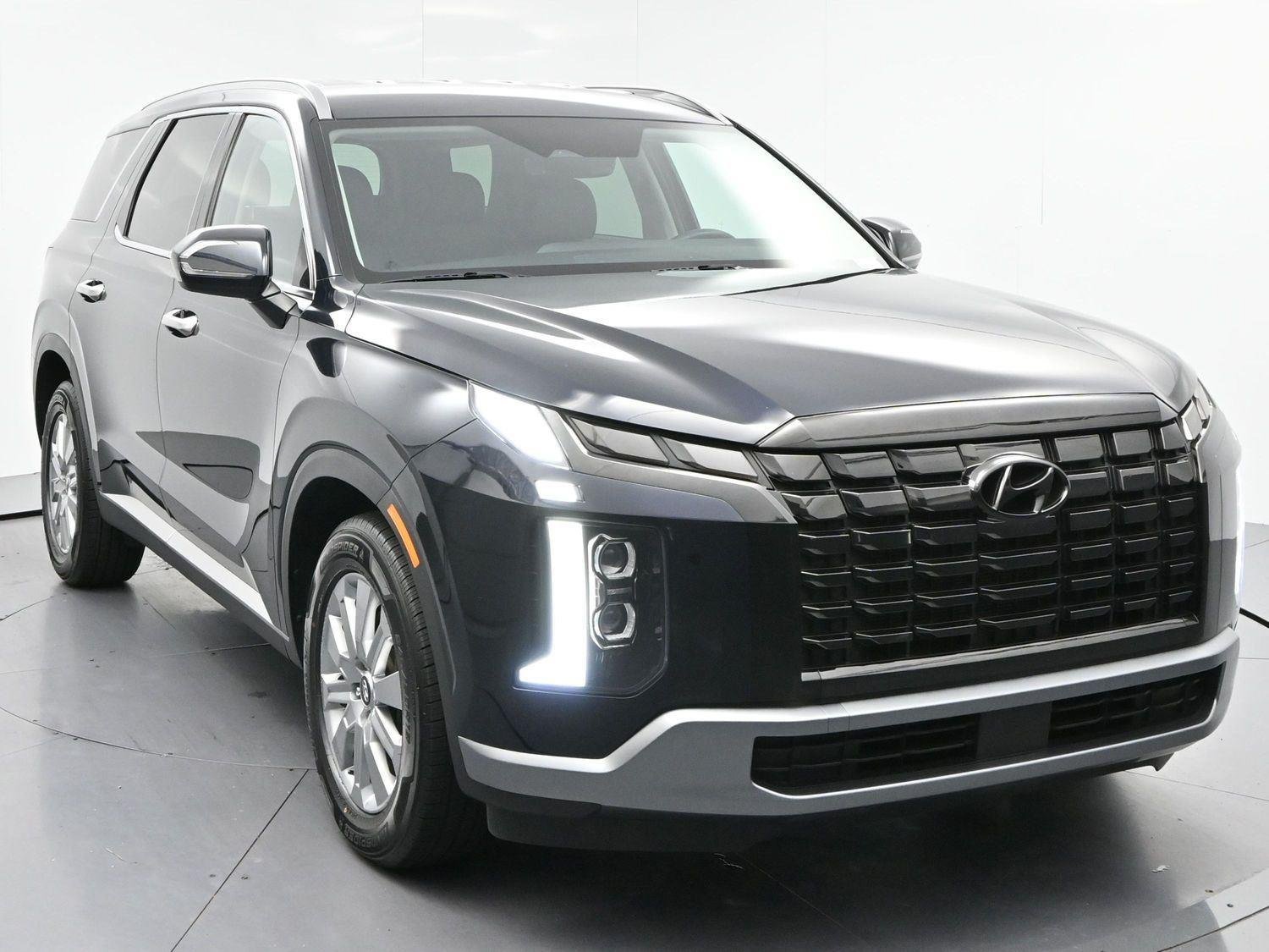 Used 2023 Hyundai Palisade SEL w/ Cargo Package AWD/4WD image 2