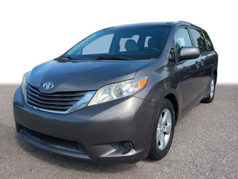 Used 2017 Toyota Sienna LE FWD image 1