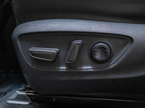 Used 2021 Toyota Highlander XLE AWD/4WD image 21