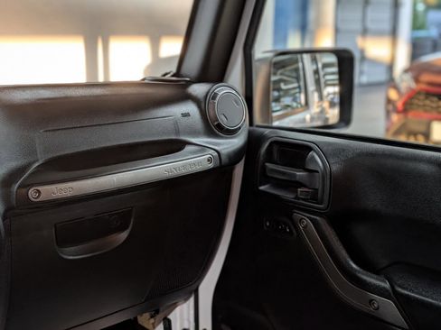 Used 2018 Jeep Wrangler Unlimited Sport S image 16