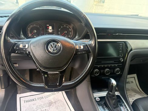 Used 2020 Volkswagen Passat 2.0T SE image 11