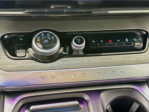 Used 2025 Ford Expedition Platinum AWD/4WD image 20