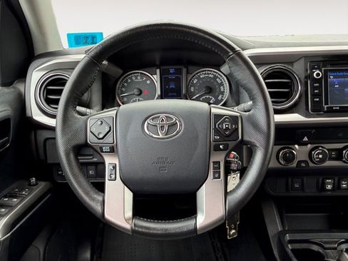 Used 2019 Toyota Tacoma SR5 AWD/4WD image 12