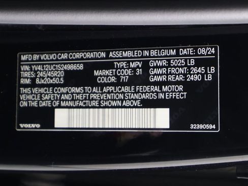 Certified 2025 Volvo XC40 B5 Plus AWD/4WD image 16