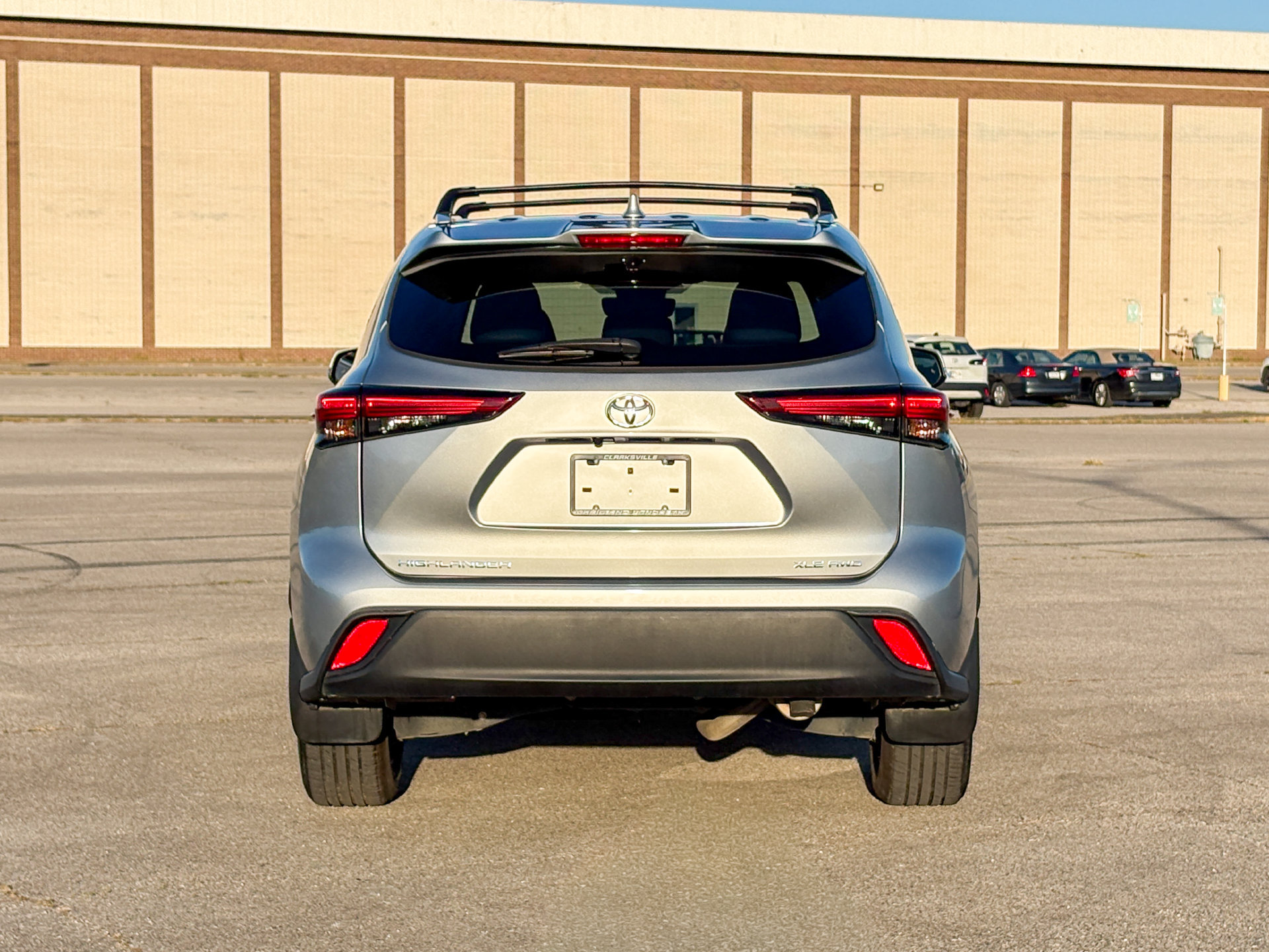 Used 2022 Toyota Highlander XLE AWD/4WD image 10