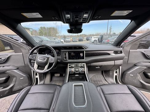 Used 2023 GMC Yukon XL Denali w/ Denali Reserve Package image 5