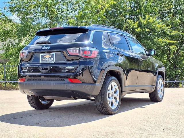 Used 2025 Jeep Compass Latitude AWD/4WD image 5