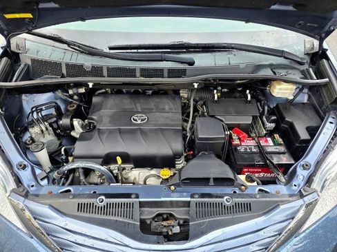 Used 2015 Toyota Sienna LE image 38