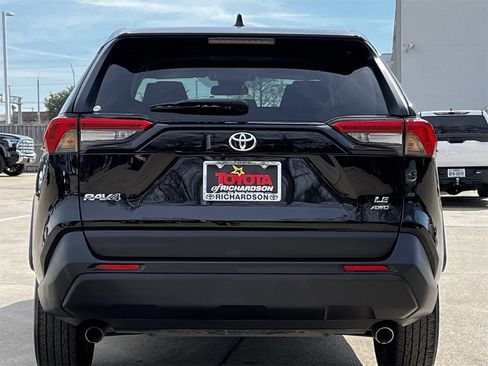 Used 2024 Toyota RAV4 LE image 5