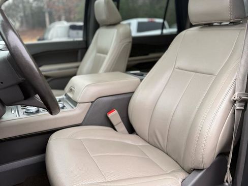 Used 2021 Ford Expedition Max XLT image 7