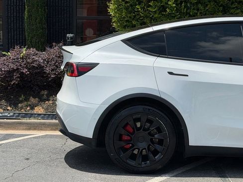 Used 2021 Tesla Model Y Long Range AWD/4WD image 22