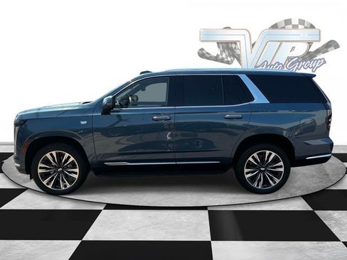 Used 2025 Cadillac Escalade Premium Luxury AWD/4WD image 3