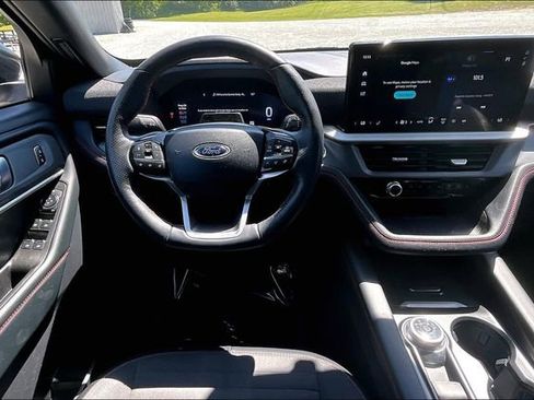 Used 2025 Ford Explorer ST-Line w/ ST-Line Street Pack AWD/4WD image 5