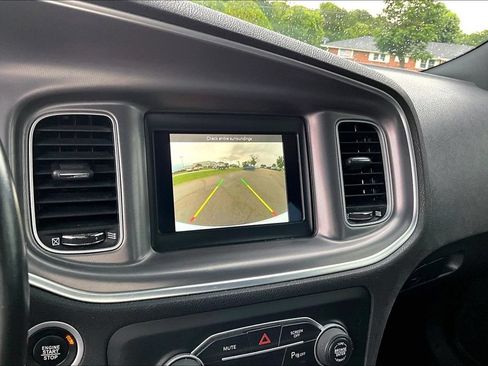 Used 2022 Dodge Charger SXT RWD image 17