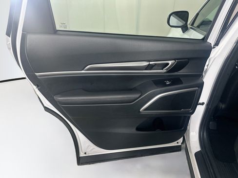 Used 2025 Kia Telluride S FWD image 27