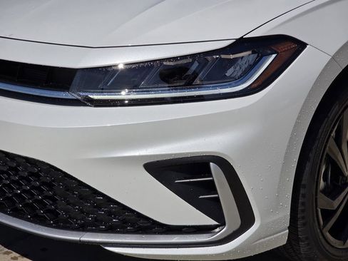 New 2026 Volkswagen Jetta SE FWD image 7