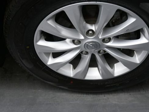 Used 2017 Chrysler Pacifica Touring w/ Tire & Wheel Group image 29