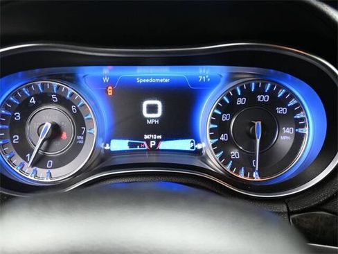 Used 2020 Chrysler 300 Limited image 8