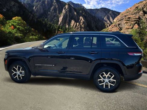 Used 2023 Jeep Grand Cherokee Limited w/ Luxury Tech Group II AWD/4WD image 2