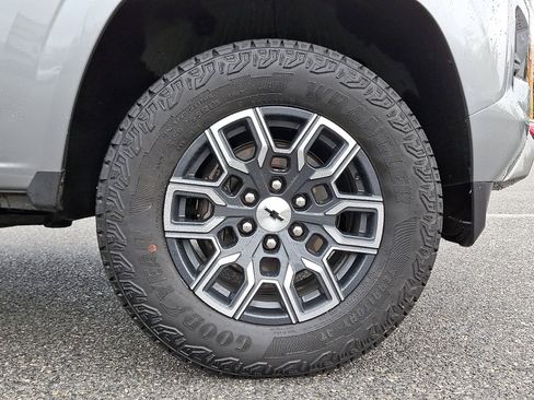 Used 2025 Chevrolet Colorado Z71 image 8