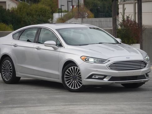 Used 2017 Ford Fusion SE image 17