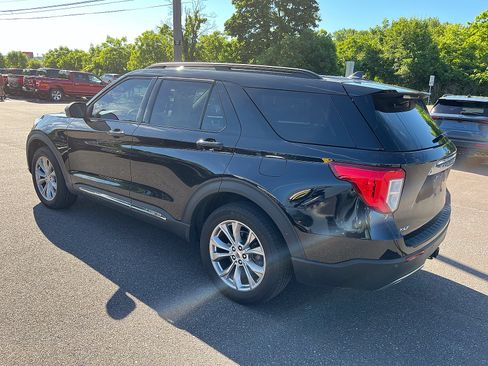 Used 2024 Ford Explorer XLT w/ Equipment Group 202A AWD/4WD image 6