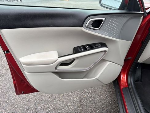 Certified 2021 Kia Soul LX image 13