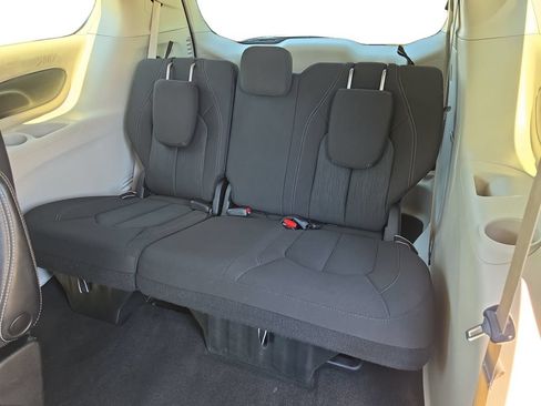 Used 2022 Chrysler Voyager LX FWD image 14