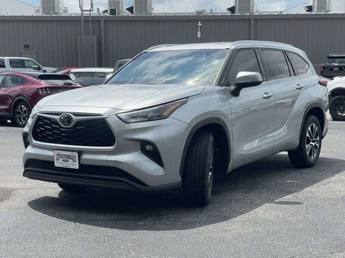 Used 2020 Toyota Highlander XLE FWD image 8