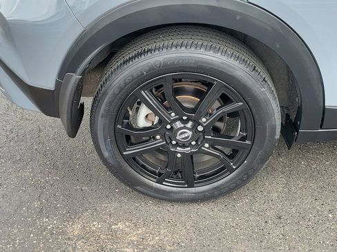 Used 2023 Nissan Kicks SR FWD image 6