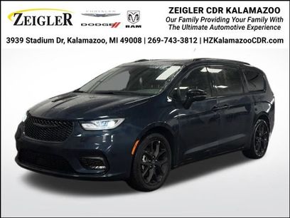 Certified 2025 Chrysler Pacifica Limited