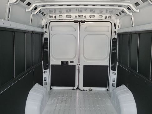 Used 2026 RAM ProMaster 2500 w/ Convenience Group FWD image 13