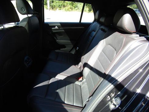 Used 2017 Volkswagen GTI SE image 26