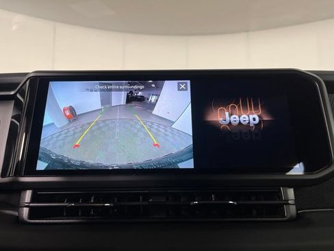 Used 2025 Jeep Wrangler Unlimited Rubicon AWD/4WD image 33