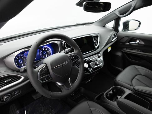 New 2026 Chrysler Pacifica Select FWD image 18