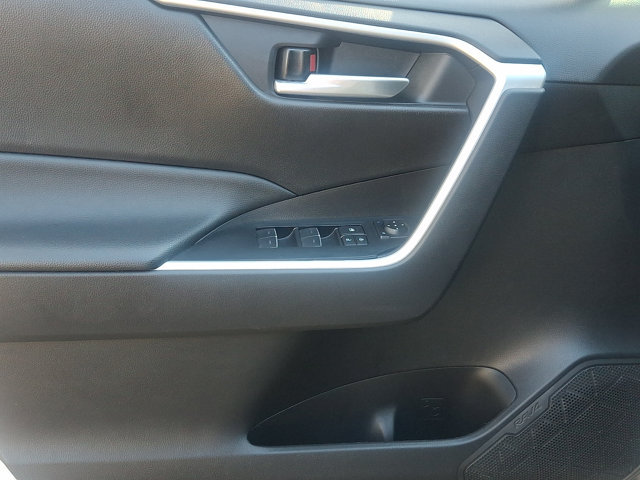 Used 2025 Toyota RAV4 XLE AWD/4WD image 13
