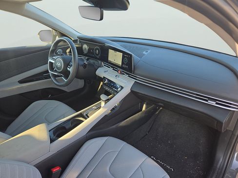 Certified 2025 Hyundai Elantra Limited FWD image 35