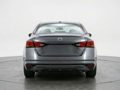 Used 2025 Nissan Altima 2.5 SV FWD image 7