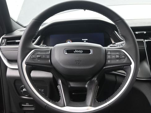 New 2025 Jeep Grand Cherokee L Laredo w/ Luxury Tech Group I image 30