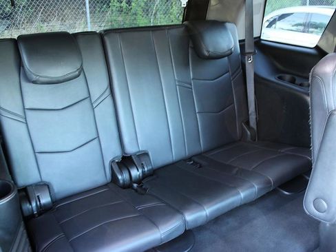 Used 2019 Cadillac Escalade 4WD image 17